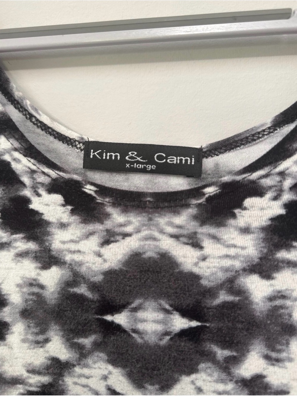 Kim & Cami Black and White Tie-Dye Scoop Neck Top - Picture 2 of 5